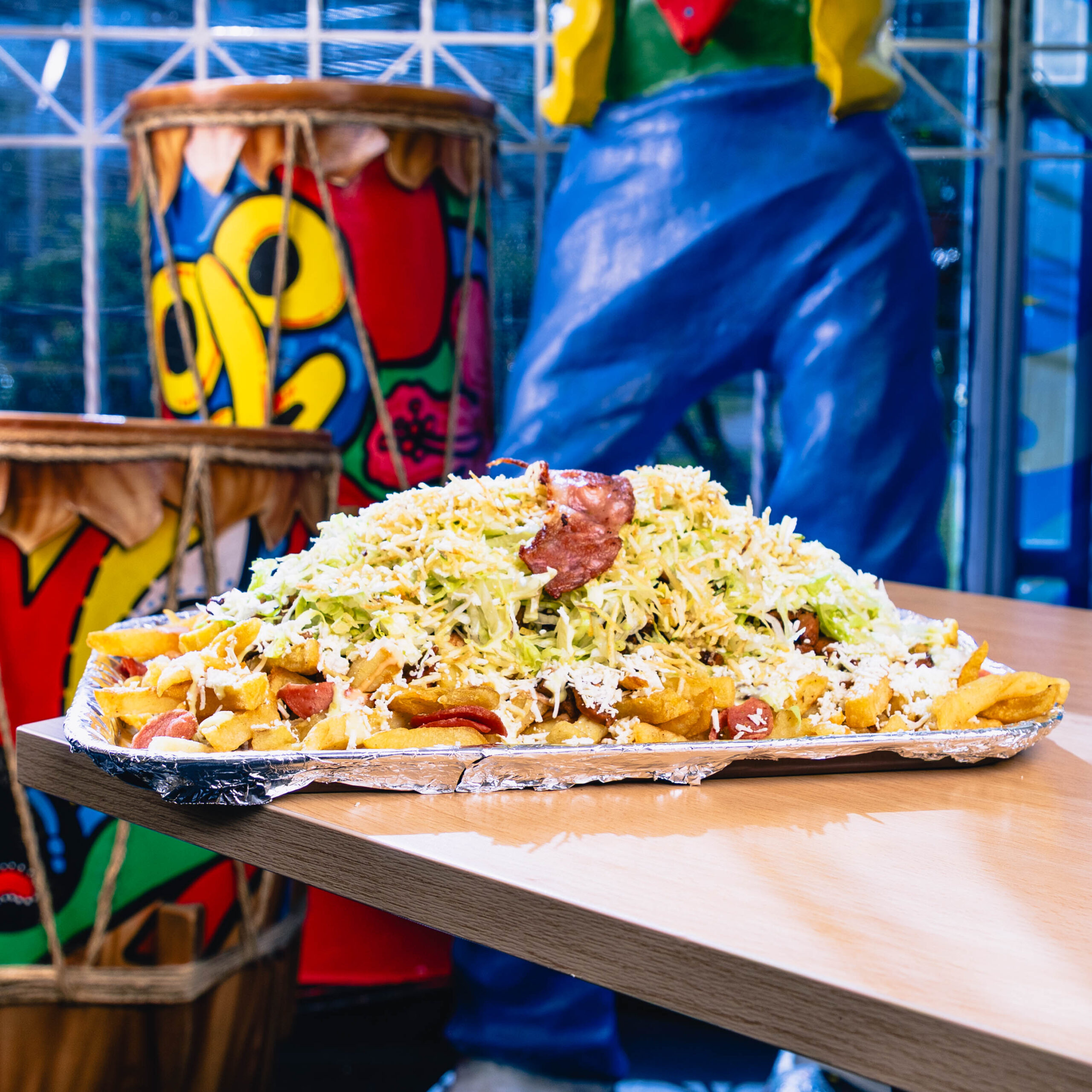 salchipapa costeña en Bogotá